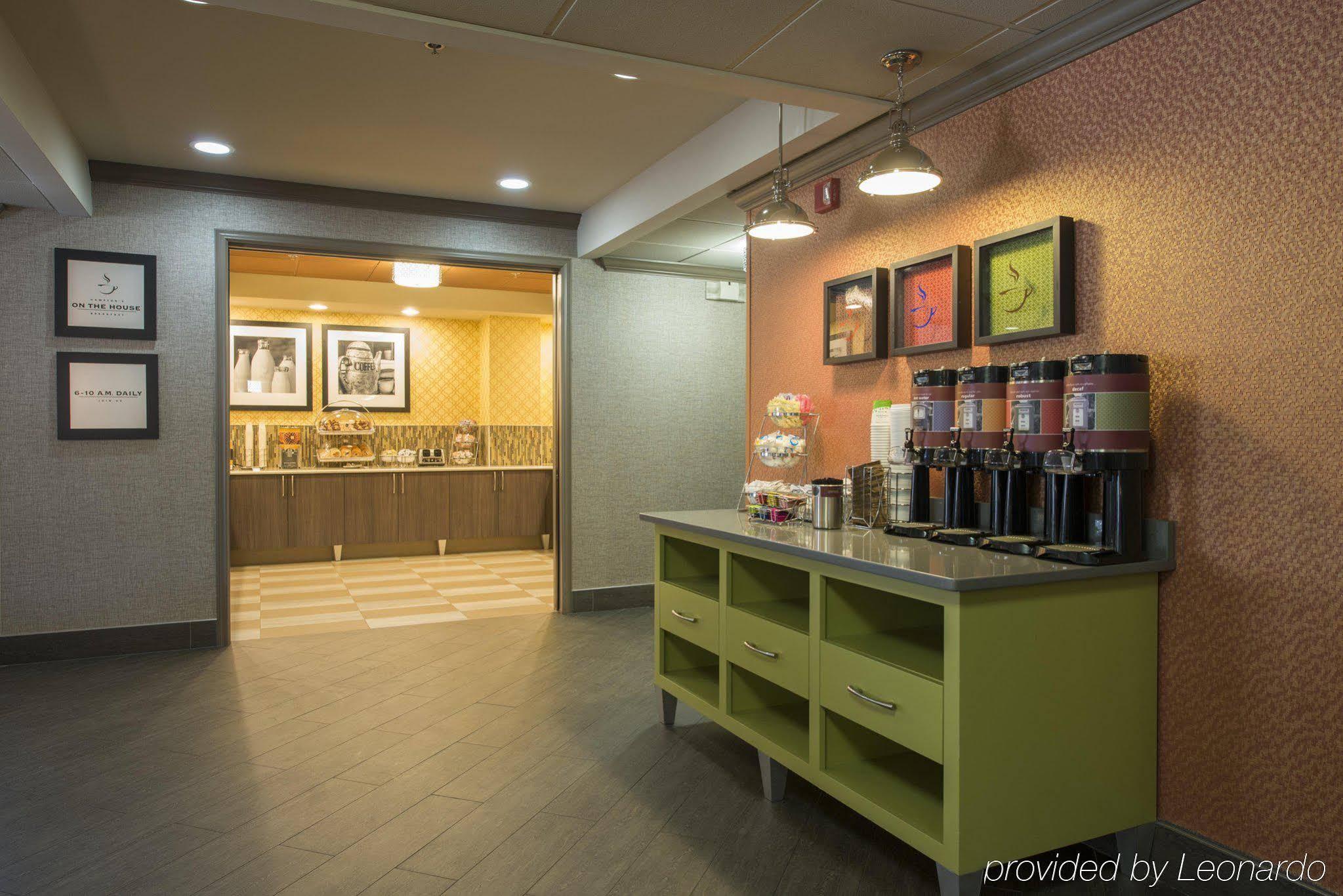 Hampton Inn Greenwood Exterior photo