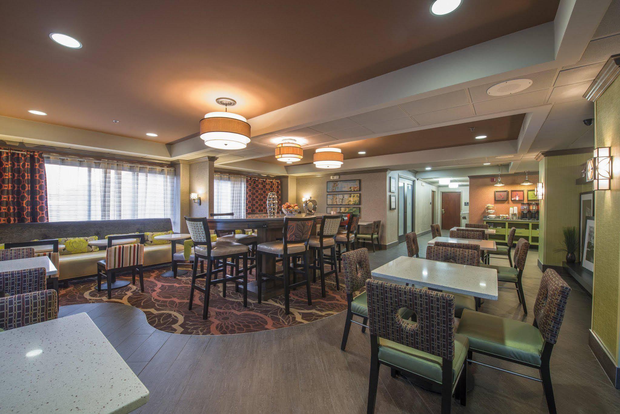 Hampton Inn Greenwood Exterior photo
