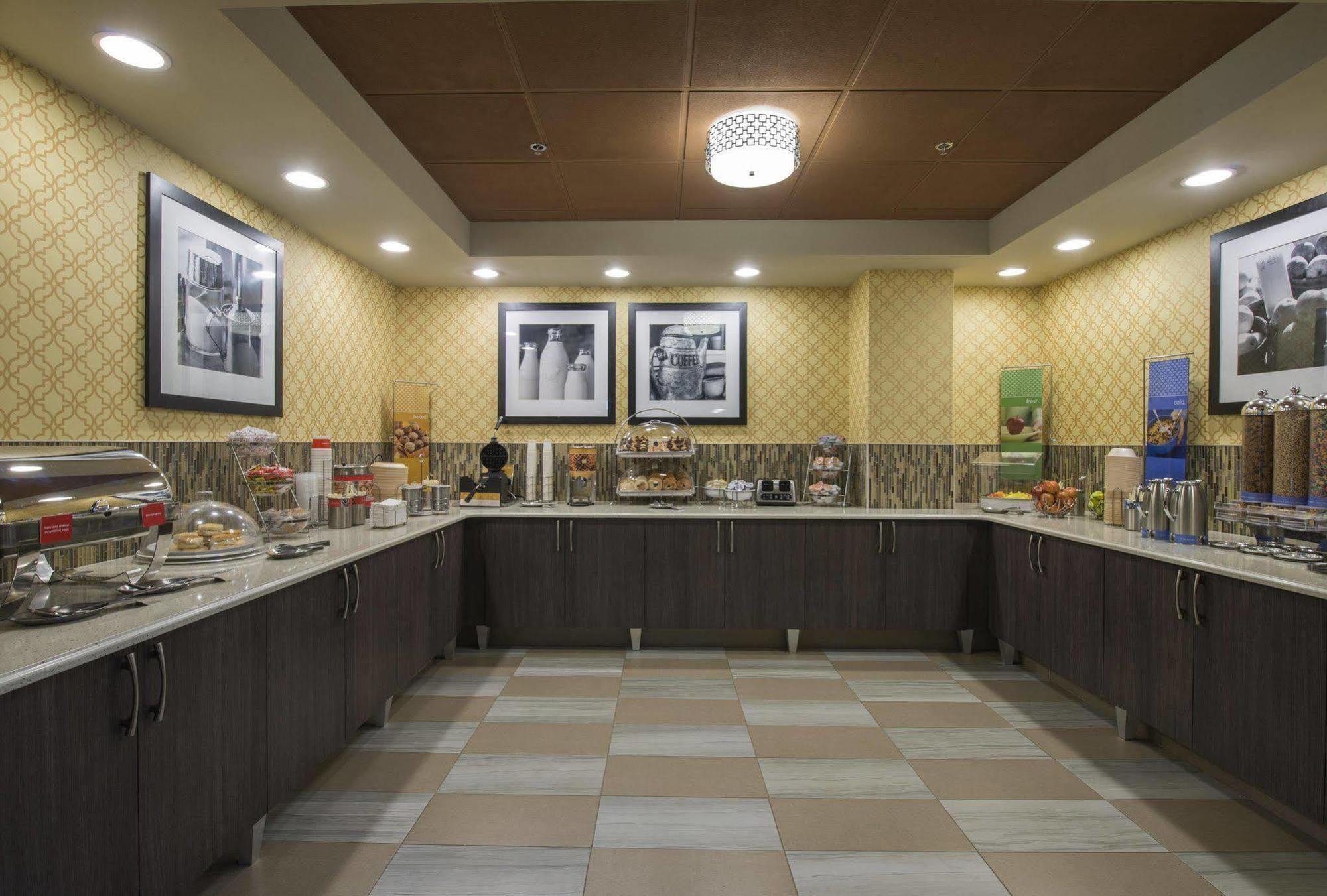 Hampton Inn Greenwood Exterior photo
